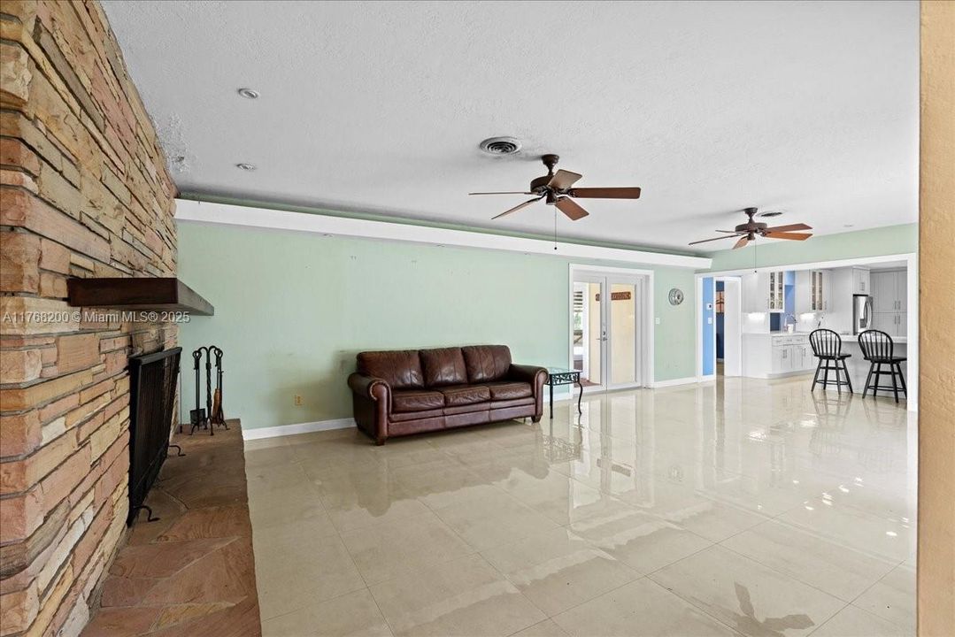 Recently Sold: $1,390,000 (4 beds, 3 baths, 3118 Square Feet)