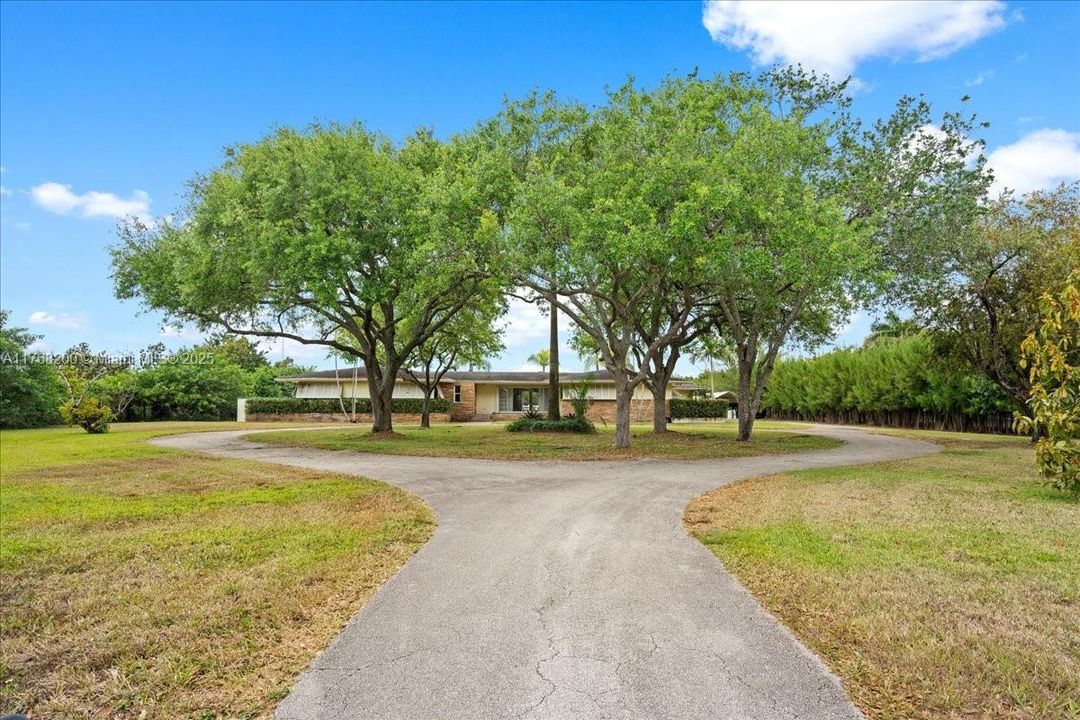 Recently Sold: $1,390,000 (4 beds, 3 baths, 3118 Square Feet)