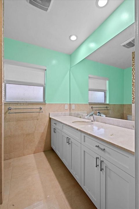 Recently Sold: $1,390,000 (4 beds, 3 baths, 3118 Square Feet)