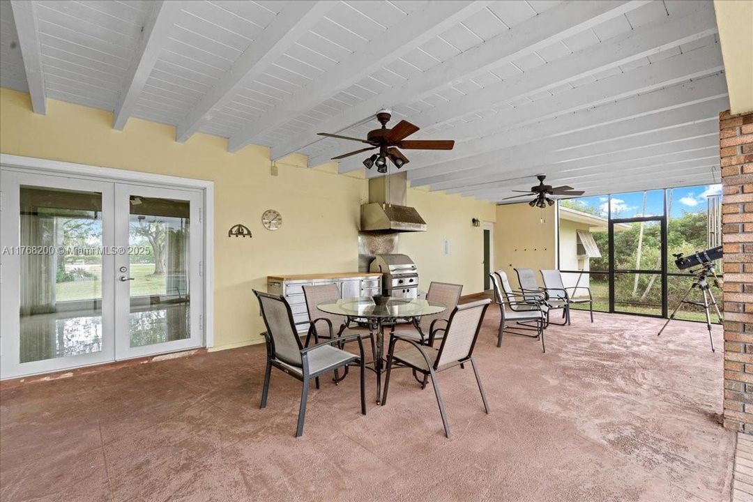 Recently Sold: $1,390,000 (4 beds, 3 baths, 3118 Square Feet)