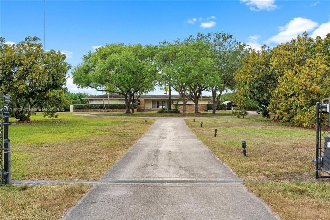 Recently Sold: $1,390,000 (4 beds, 3 baths, 3118 Square Feet)