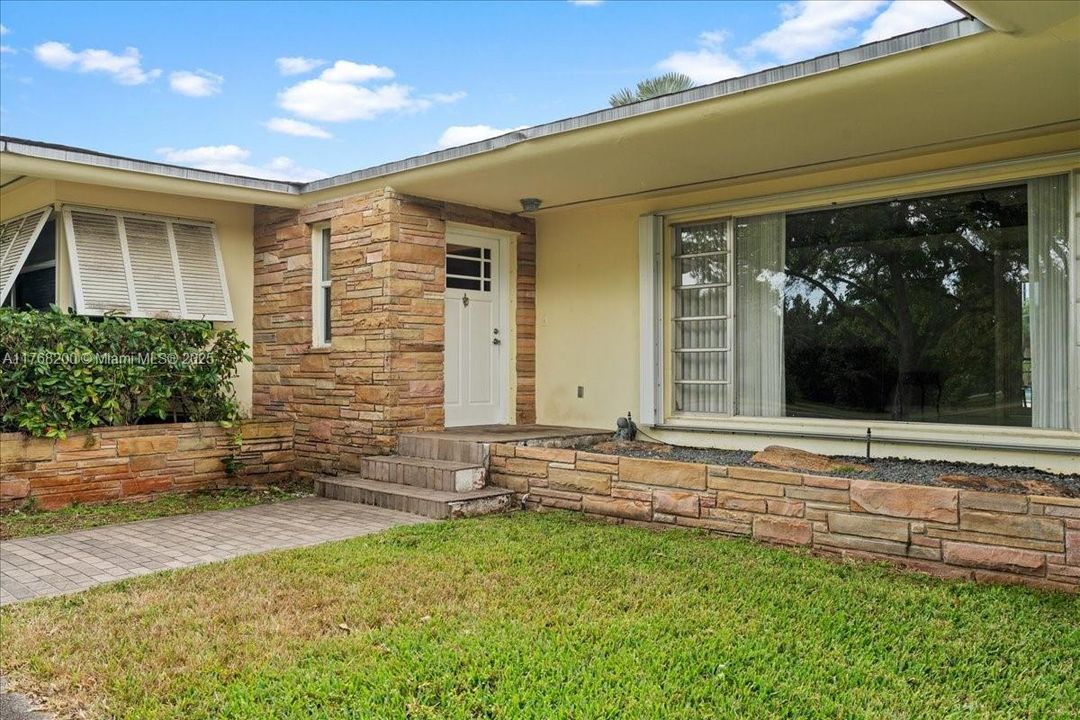 Recently Sold: $1,390,000 (4 beds, 3 baths, 3118 Square Feet)