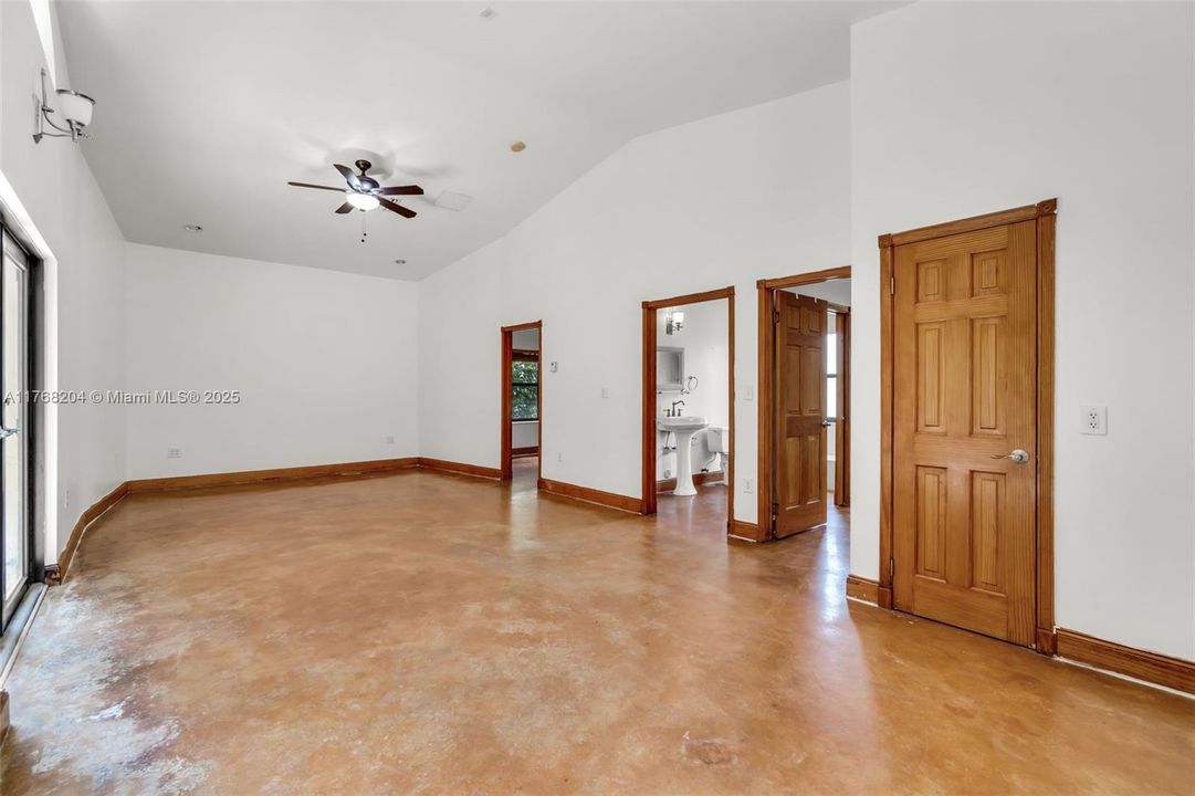 LARGE GREAT ROOM CONCRETE FLOORS