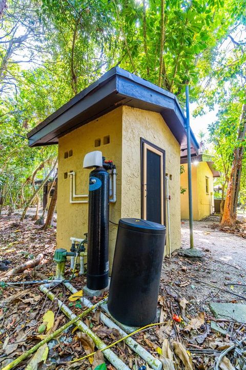 WITH REVERSE OSMOSIS WATER FILTRATION SYSTEM