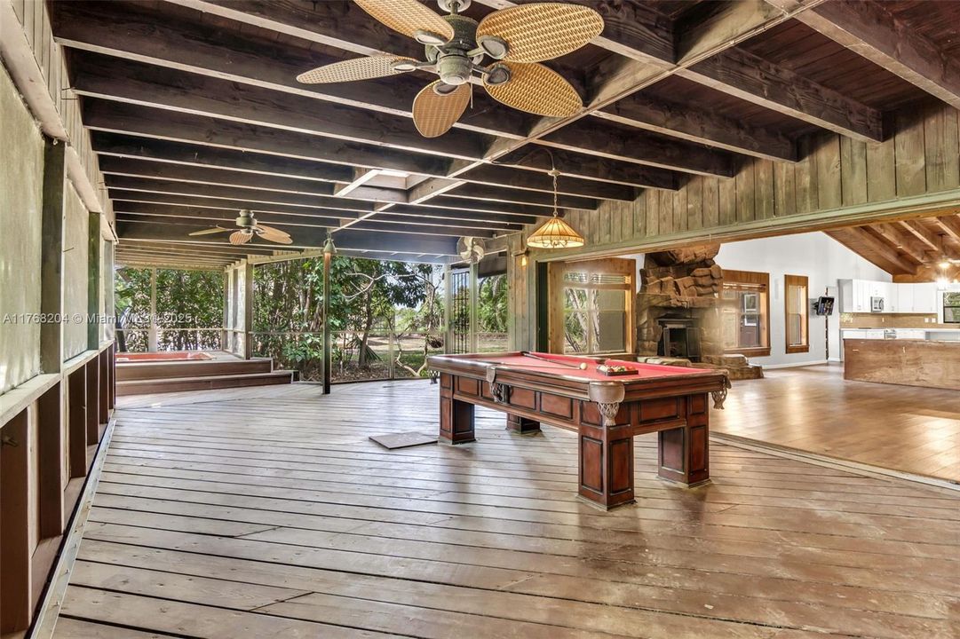 HUGE OUTDOOR SCREENED LIVING SPACE