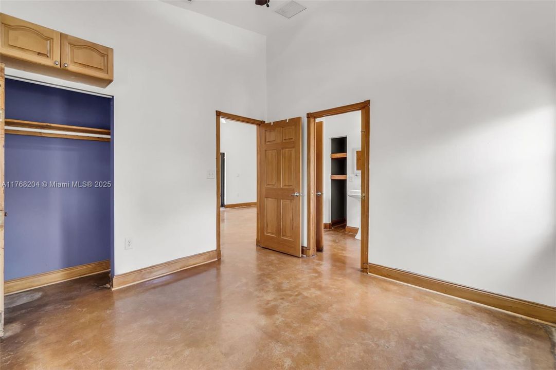 2ND BEDROOM IN GUEST HOME