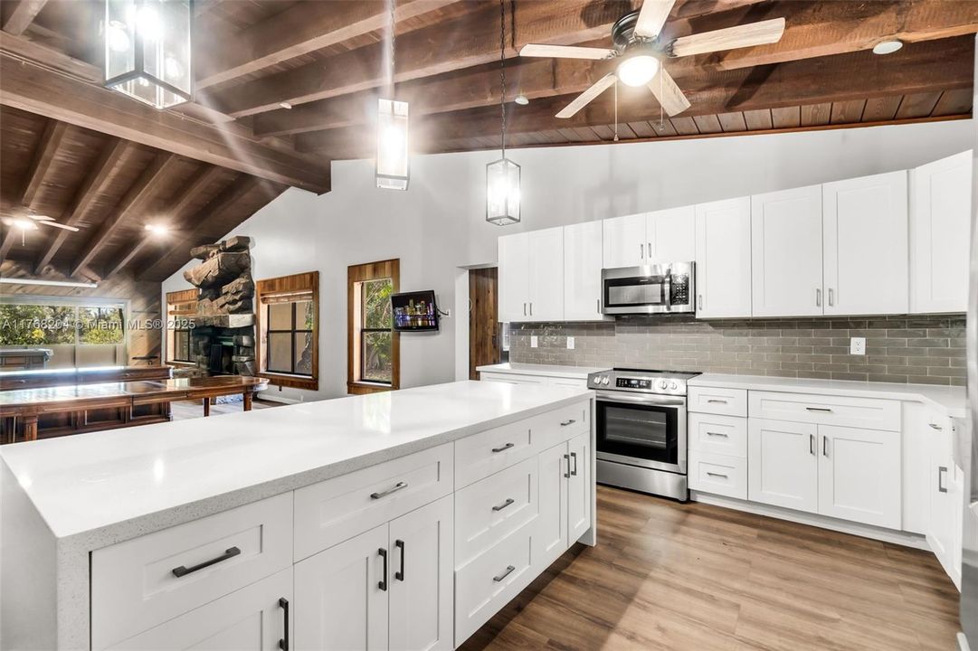 BRAND NEW KITCHEN STAINLESS APPLIANCES