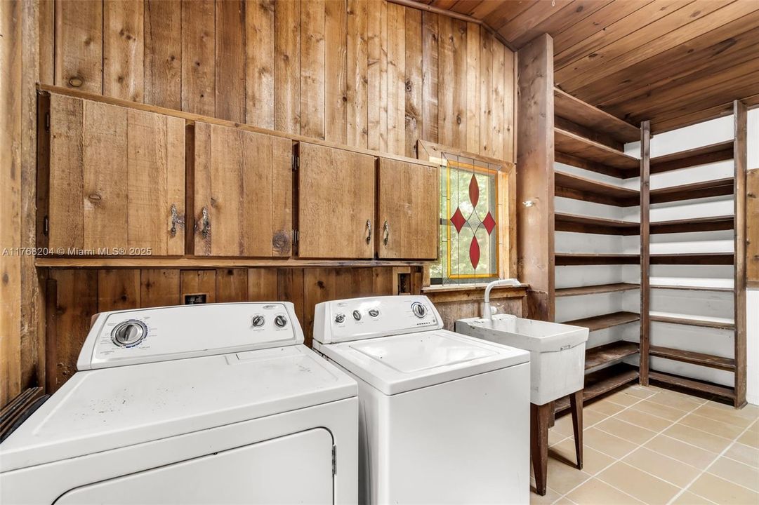 LAUNDRY ROOM/PANTRY LARGE ENOUGH TO MAKE 6TH BEDROOM