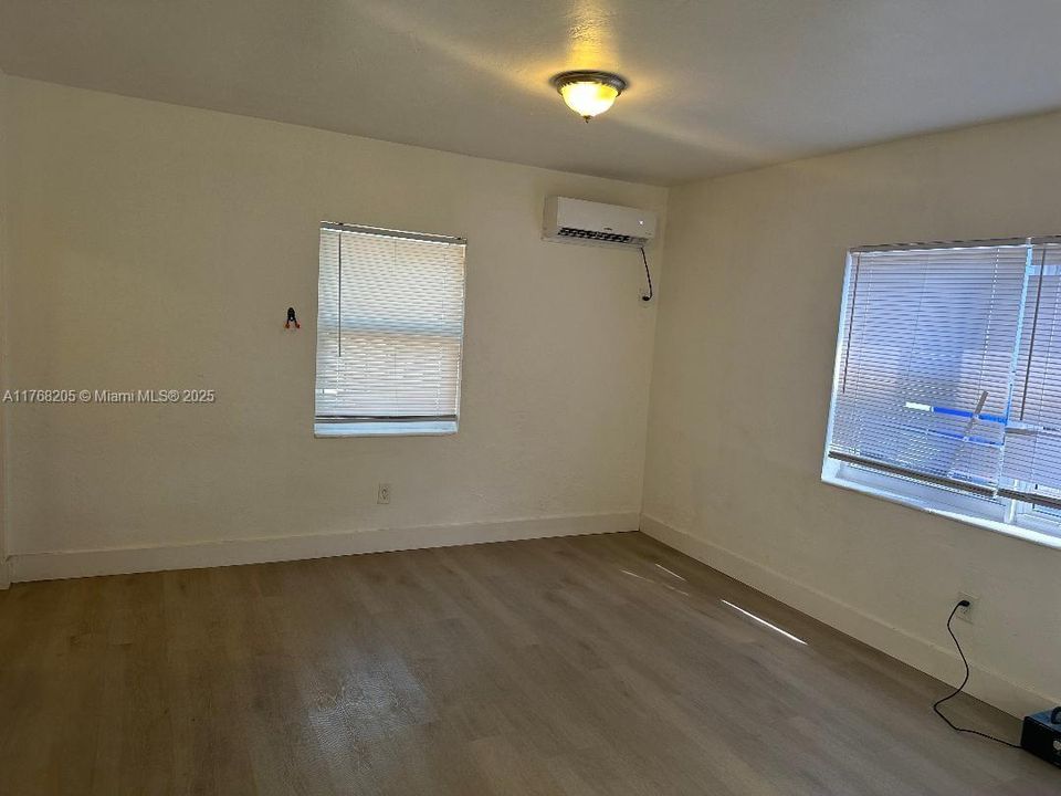 Recently Rented: $1,350 (0 beds, 1 baths, 620 Square Feet)
