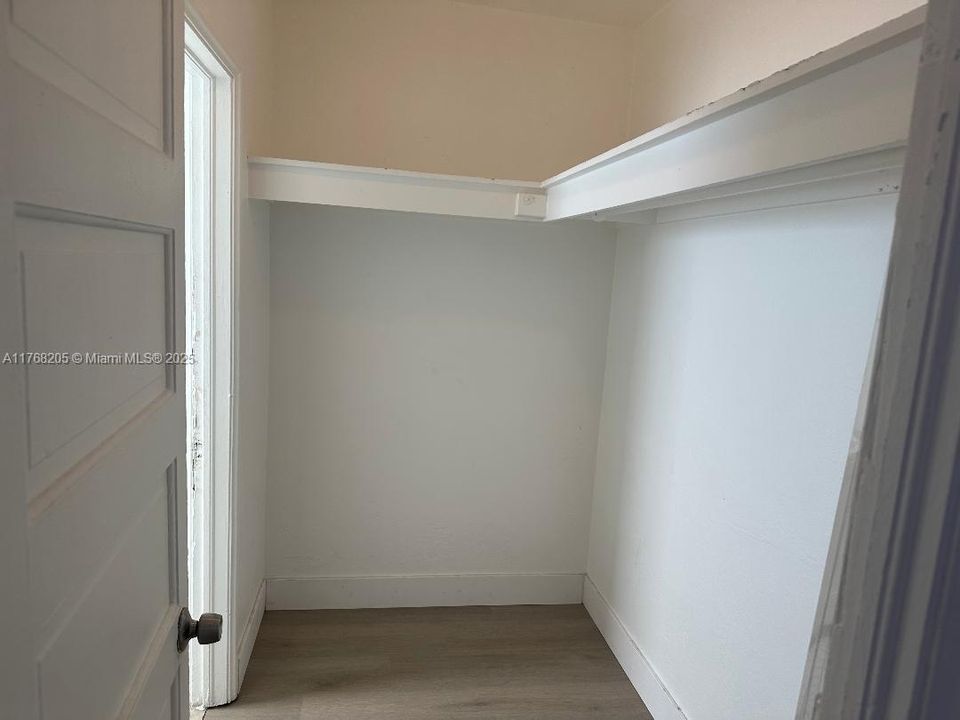 Recently Rented: $1,350 (0 beds, 1 baths, 620 Square Feet)