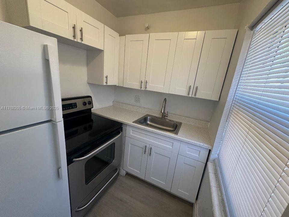 Recently Rented: $1,350 (0 beds, 1 baths, 620 Square Feet)