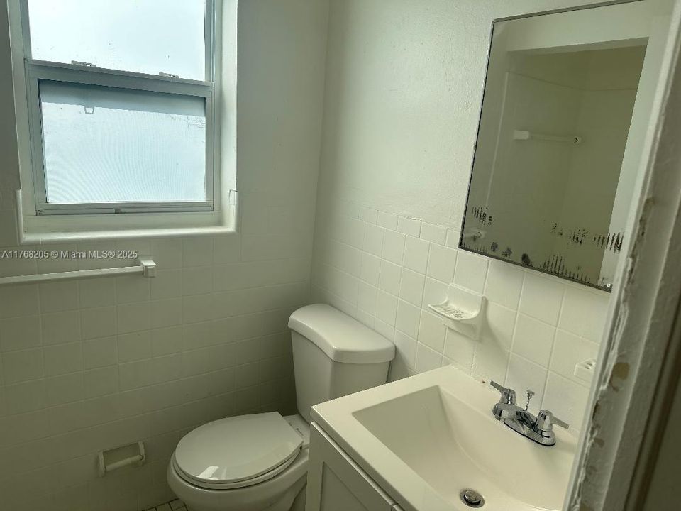 Recently Rented: $1,350 (0 beds, 1 baths, 620 Square Feet)