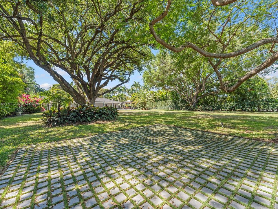 Recently Rented: $17,500 (3 beds, 2 baths, 2063 Square Feet)