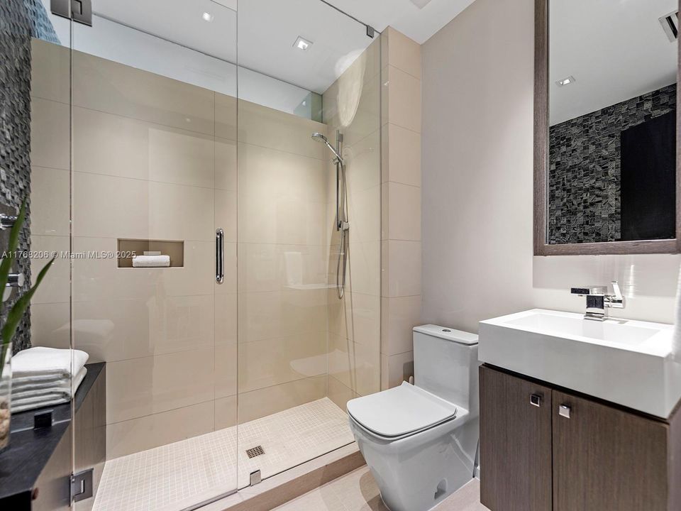 Recently Rented: $17,500 (3 beds, 2 baths, 2063 Square Feet)