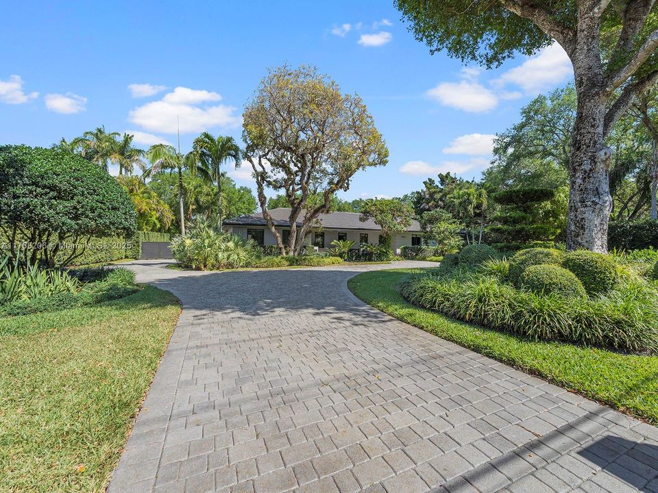 Recently Rented: $17,500 (3 beds, 2 baths, 2063 Square Feet)