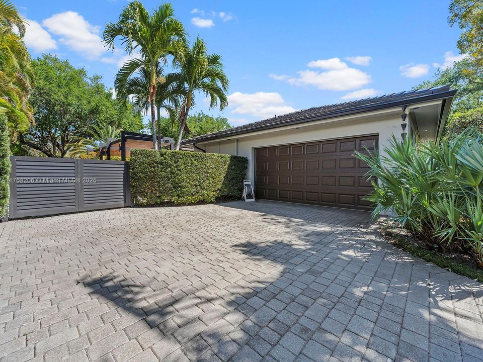 Recently Rented: $17,500 (3 beds, 2 baths, 2063 Square Feet)