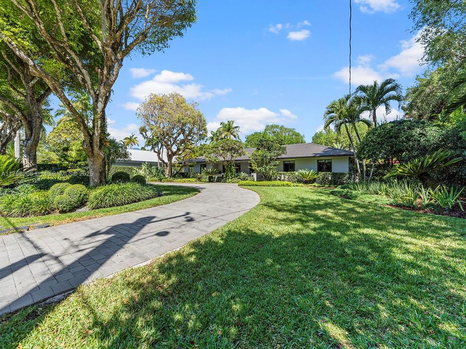 Recently Rented: $17,500 (3 beds, 2 baths, 2063 Square Feet)