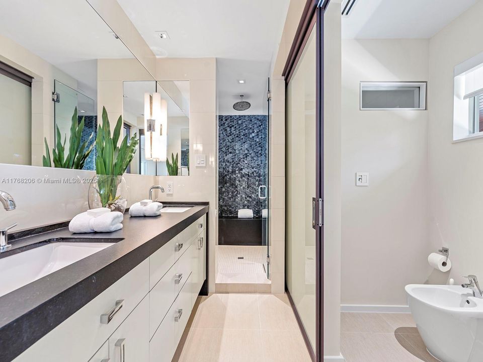 Recently Rented: $17,500 (3 beds, 2 baths, 2063 Square Feet)