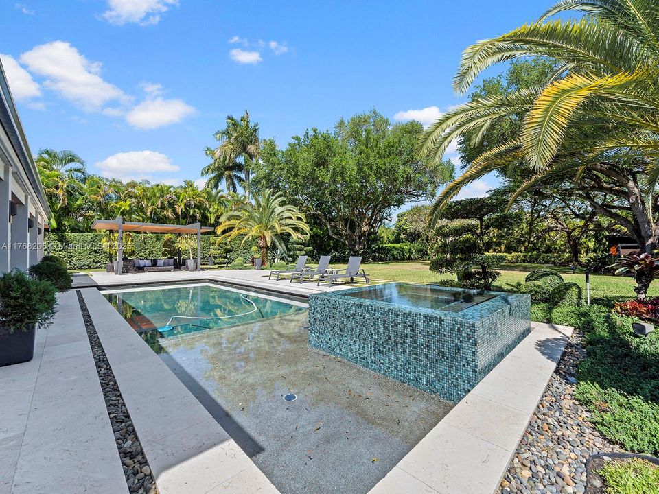 Recently Rented: $17,500 (3 beds, 2 baths, 2063 Square Feet)