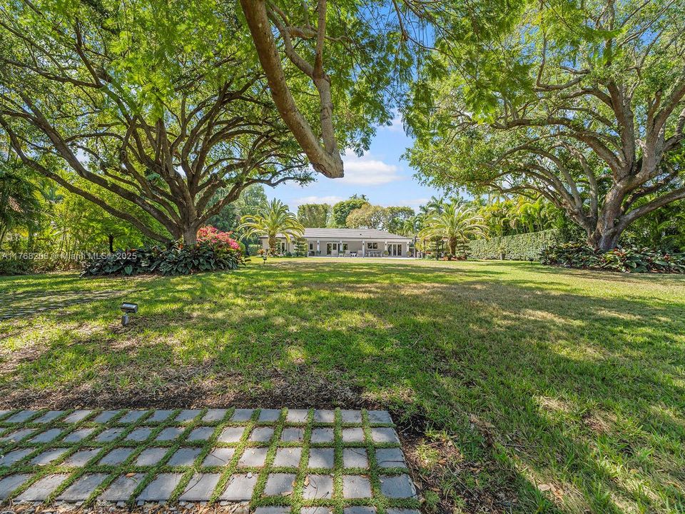 Recently Rented: $17,500 (3 beds, 2 baths, 2063 Square Feet)