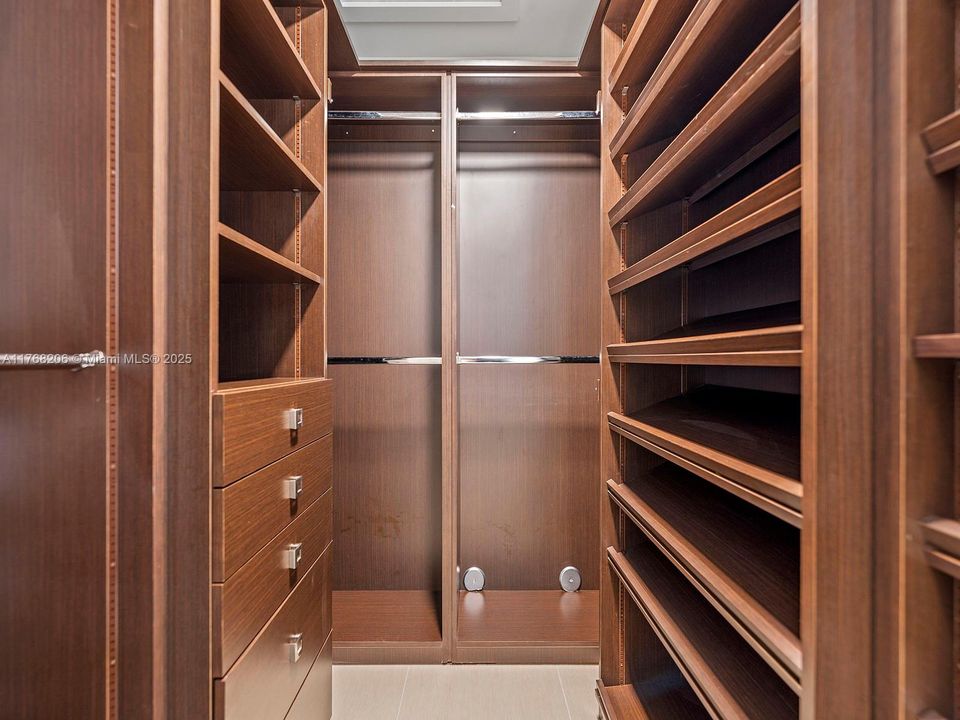 Recently Rented: $17,500 (3 beds, 2 baths, 2063 Square Feet)