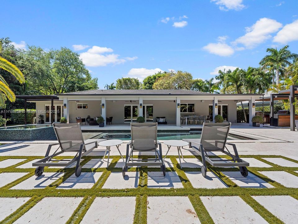 Recently Rented: $17,500 (3 beds, 2 baths, 2063 Square Feet)