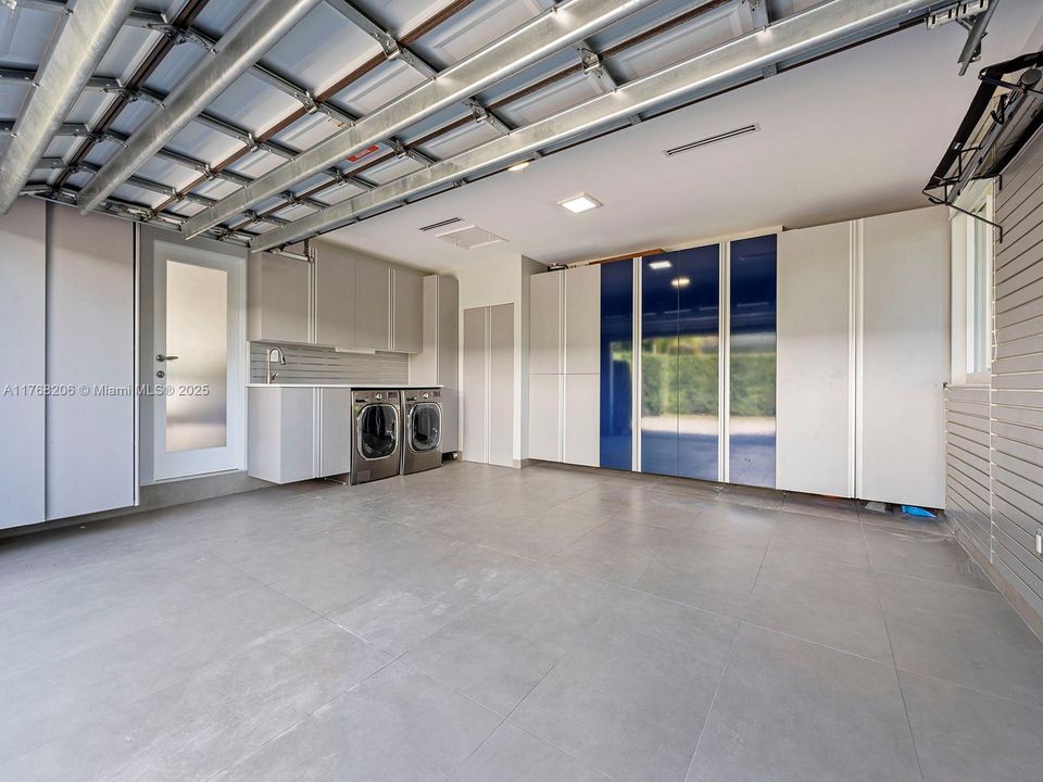 Recently Rented: $17,500 (3 beds, 2 baths, 2063 Square Feet)