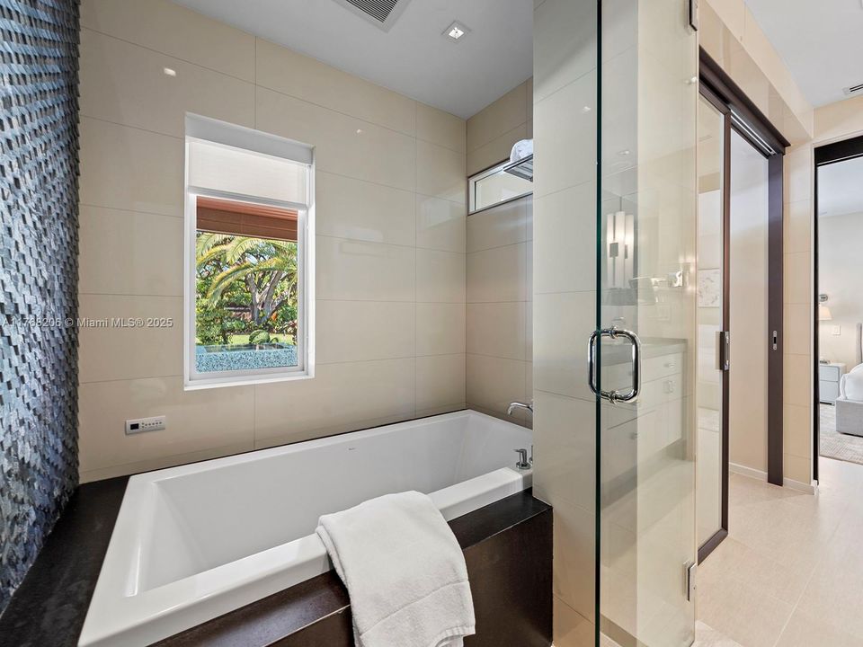 Recently Rented: $17,500 (3 beds, 2 baths, 2063 Square Feet)