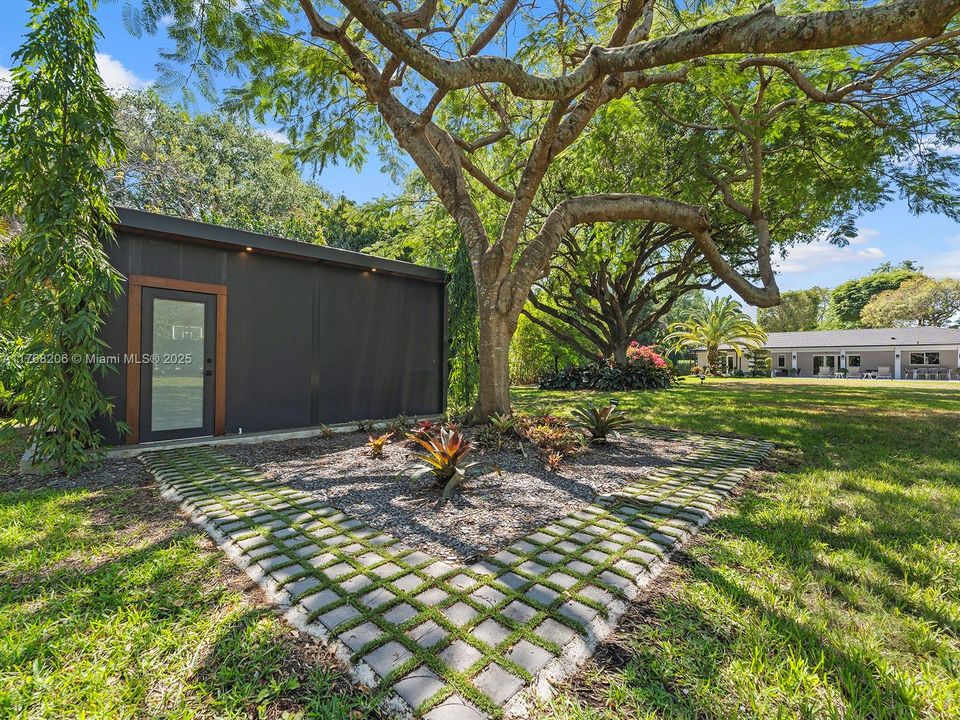 Recently Rented: $17,500 (3 beds, 2 baths, 2063 Square Feet)