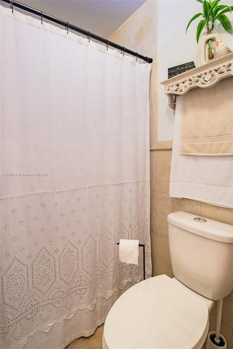 Vendido Recientemente: $669,999 (3 camas, 2 baños, 1254 Pies cuadrados)