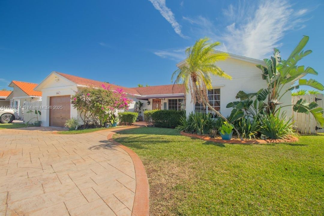 Vendido Recientemente: $669,999 (3 camas, 2 baños, 1254 Pies cuadrados)