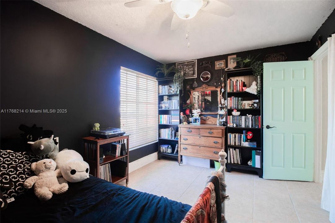 Vendido Recientemente: $669,999 (3 camas, 2 baños, 1254 Pies cuadrados)