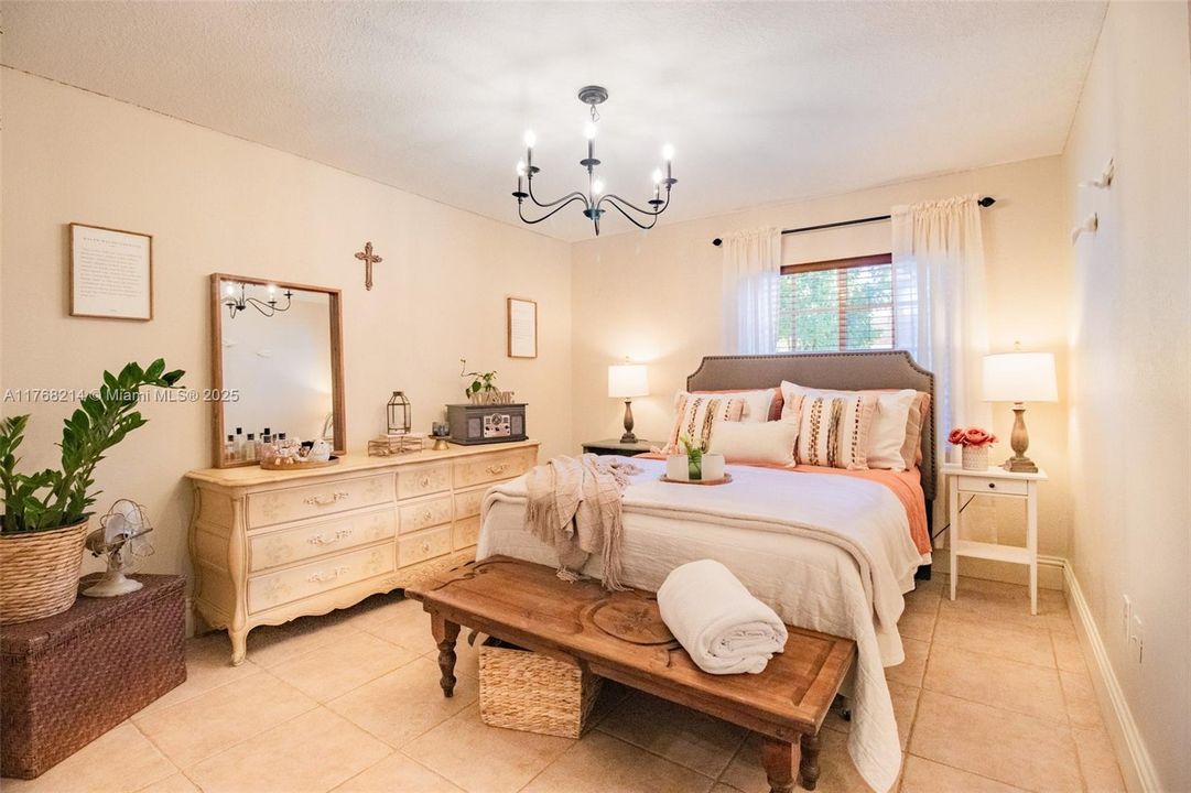 Vendido Recientemente: $669,999 (3 camas, 2 baños, 1254 Pies cuadrados)