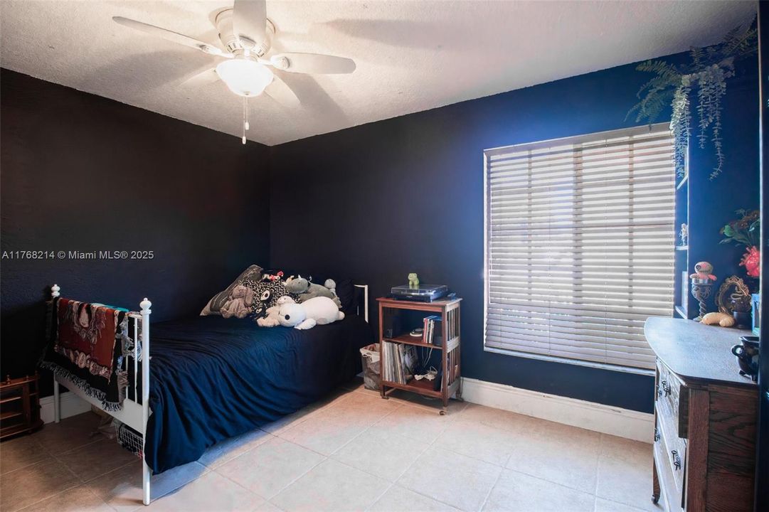 Vendido Recientemente: $669,999 (3 camas, 2 baños, 1254 Pies cuadrados)