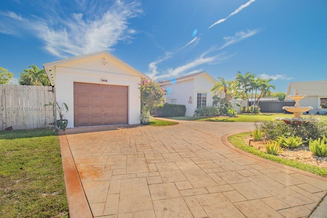 Vendido Recientemente: $669,999 (3 camas, 2 baños, 1254 Pies cuadrados)