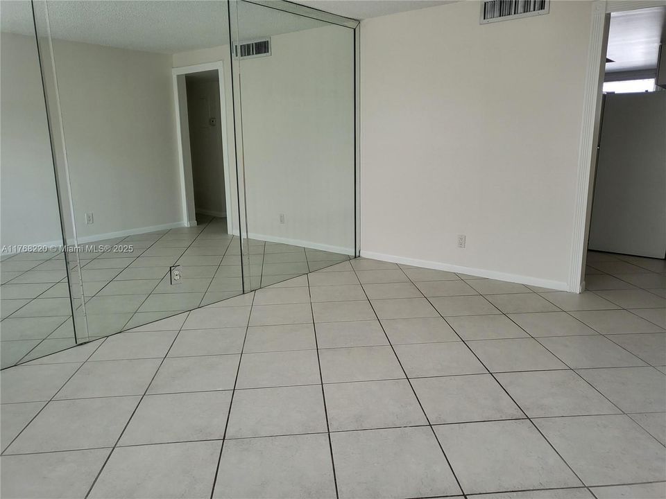 最近售出: $975,000 (0 贝兹, 0 浴室, 5097 平方英尺)