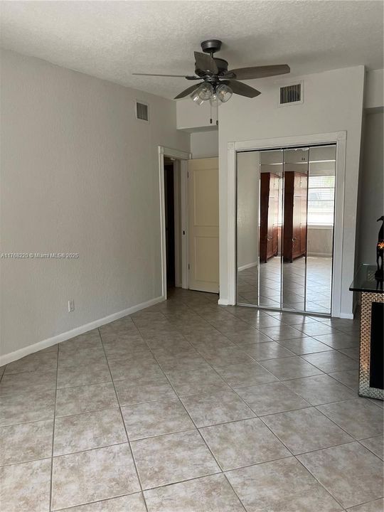 最近售出: $975,000 (0 贝兹, 0 浴室, 5097 平方英尺)