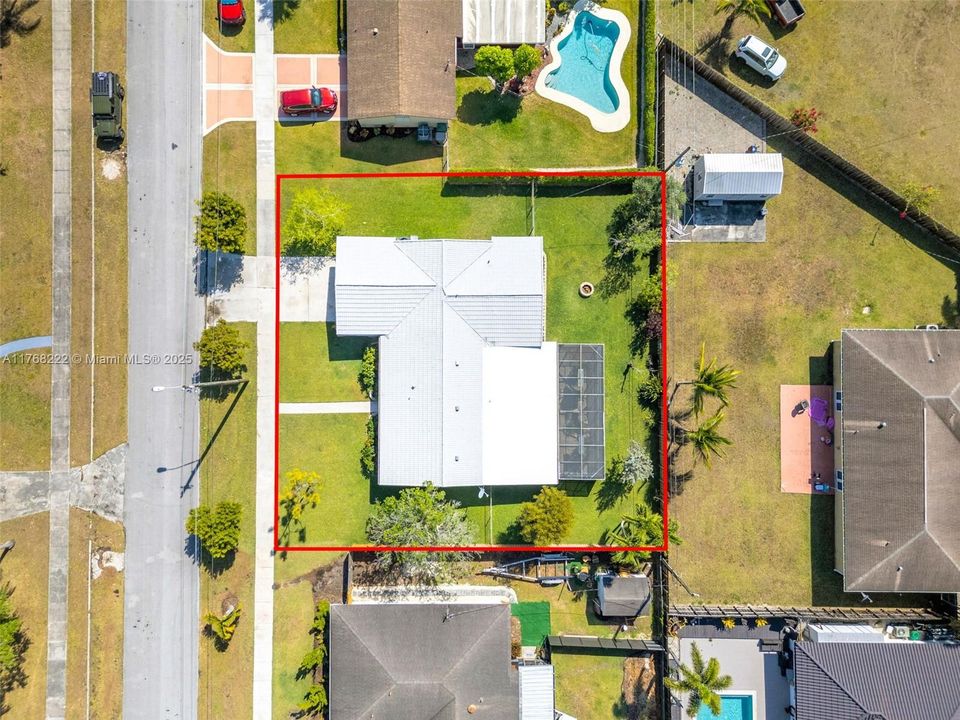 Recently Sold: $599,999 (4 beds, 2 baths, 1737 Square Feet)