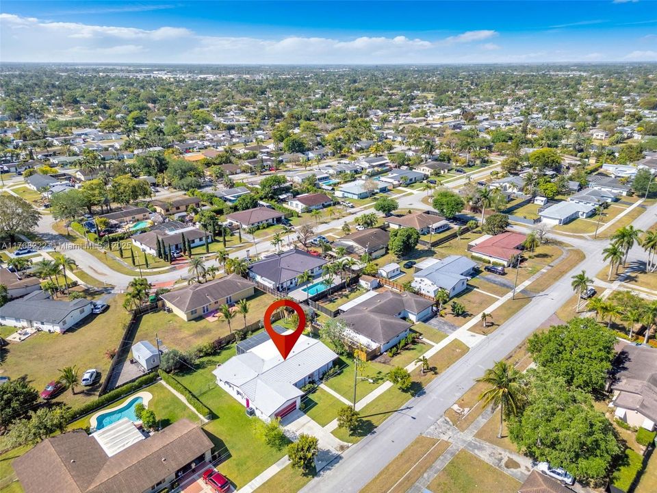 Recently Sold: $599,999 (4 beds, 2 baths, 1737 Square Feet)