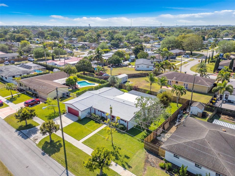 IDEAL LOCATION WONDERFUL NEIGHBORHOOD