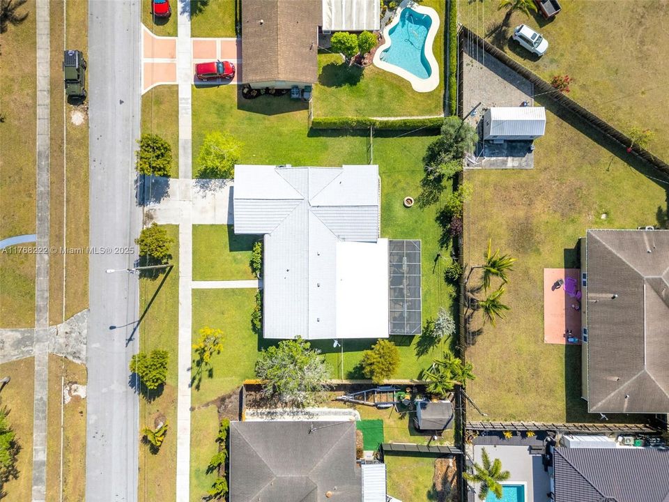 Recently Sold: $599,999 (4 beds, 2 baths, 1737 Square Feet)