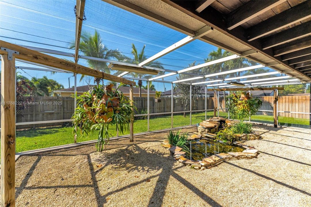 Recently Sold: $599,999 (4 beds, 2 baths, 1737 Square Feet)