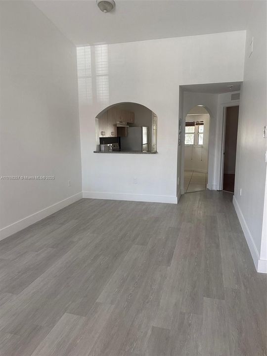 Recently Rented: $1,900 (2 beds, 2 baths, 815 Square Feet)