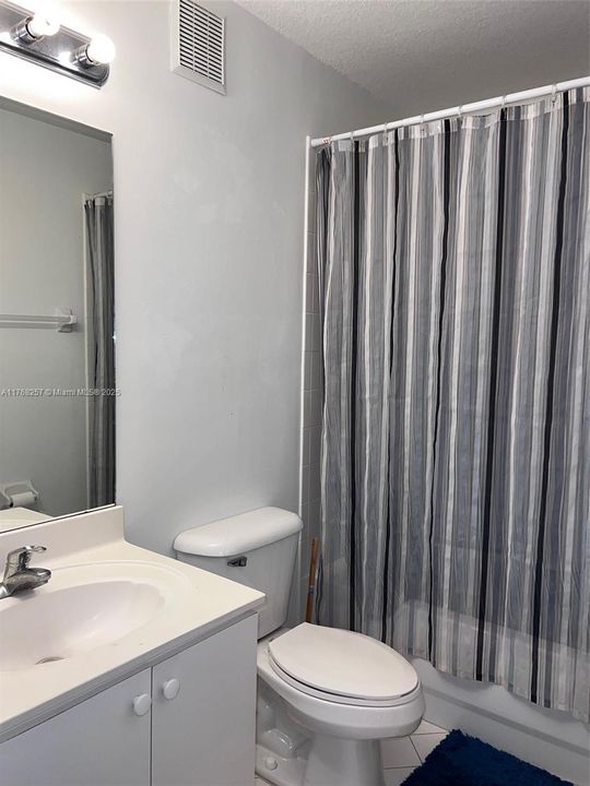 Recently Rented: $1,900 (2 beds, 2 baths, 815 Square Feet)