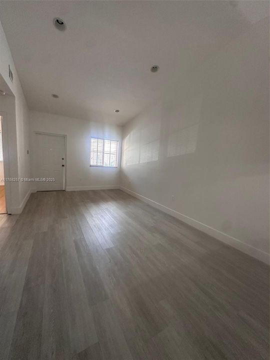 Recently Rented: $1,900 (2 beds, 2 baths, 815 Square Feet)