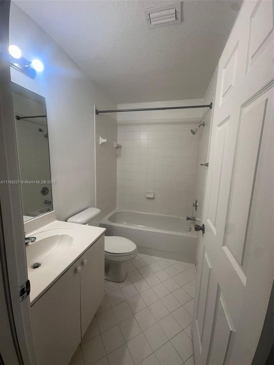 Recently Rented: $1,900 (2 beds, 2 baths, 815 Square Feet)