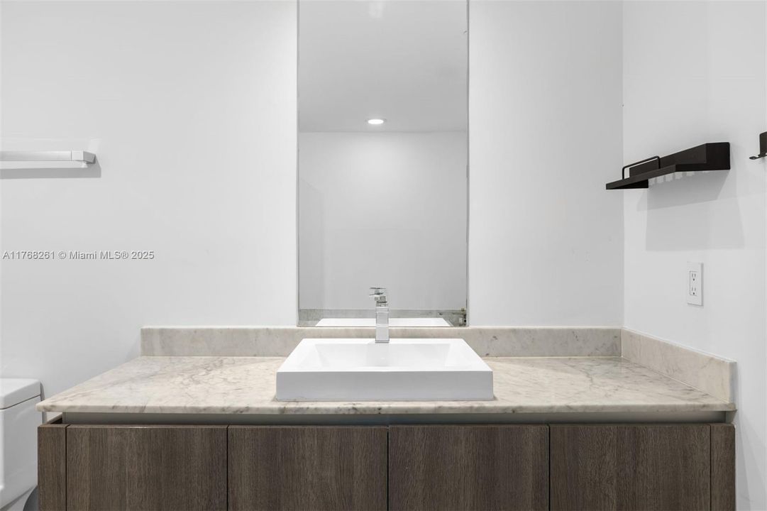 На продажу: $890,000 (2 спален, 2 ванн, 1119 Квадратных фут)