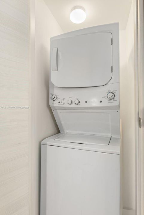 На продажу: $890,000 (2 спален, 2 ванн, 1119 Квадратных фут)