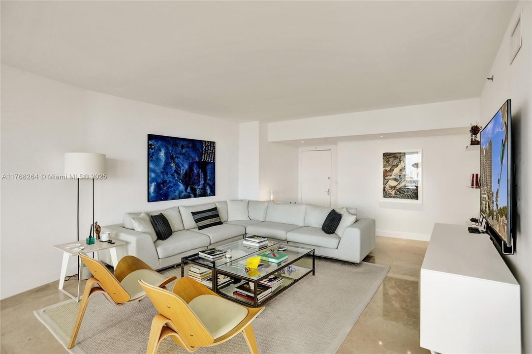 For Sale: $2,130,000 (2 beds, 2 baths, 1649 Square Feet)