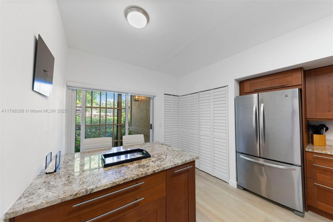 Vendido Recientemente: $360,000 (2 camas, 2 baños, 1536 Pies cuadrados)